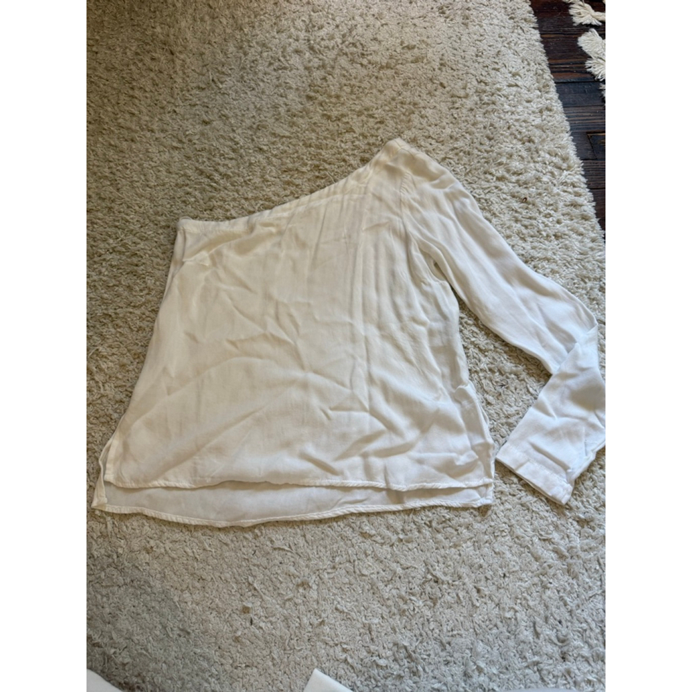NWOT Women's Cloth & Stone White One Shoulder Blouse XS